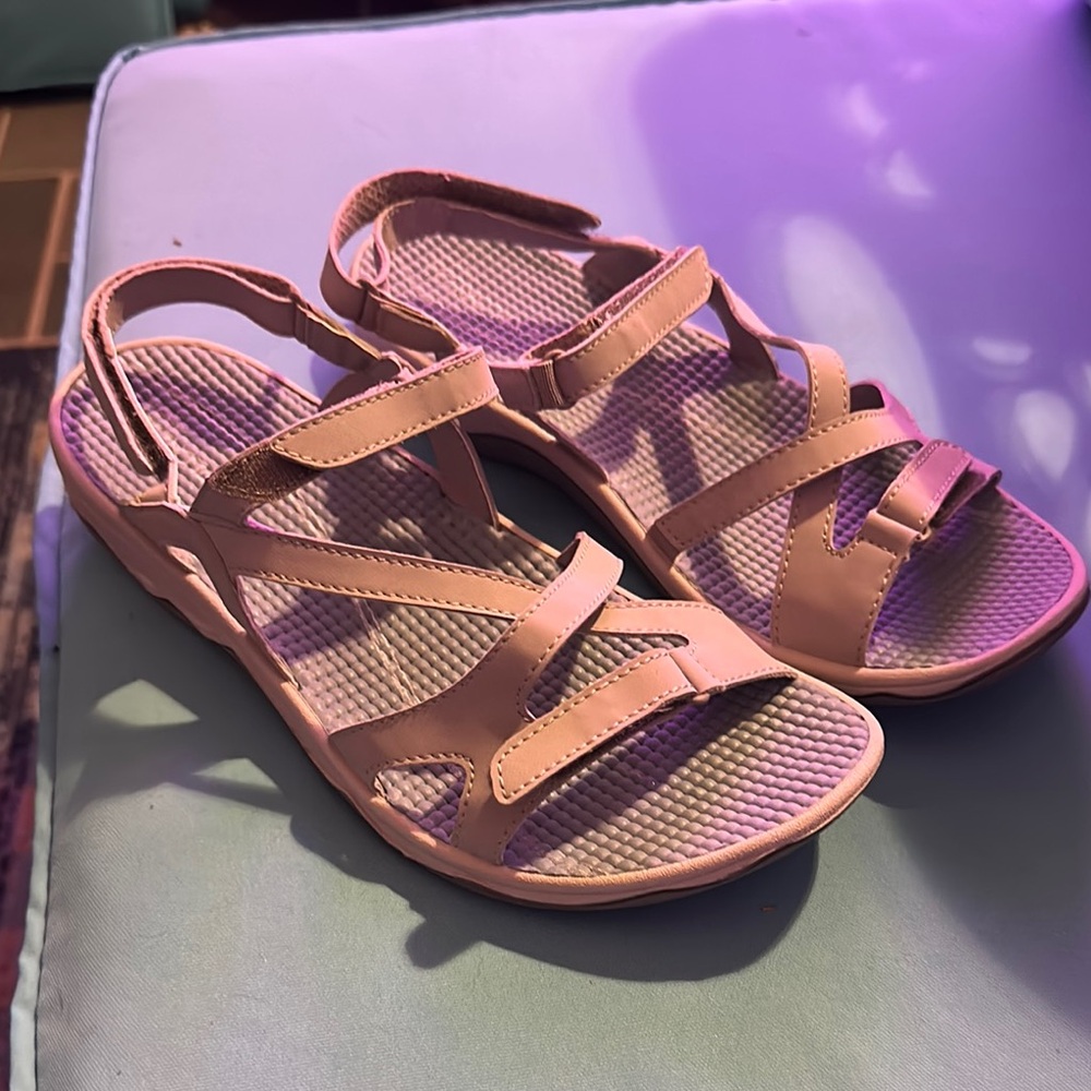 Easy Spirit Tan Sandals with Adjustable Straps and Sturdy Sole